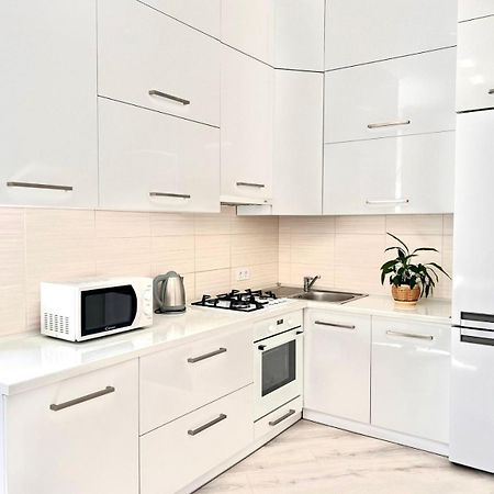 Семицвіт Apartment Лвив Екстериор снимка