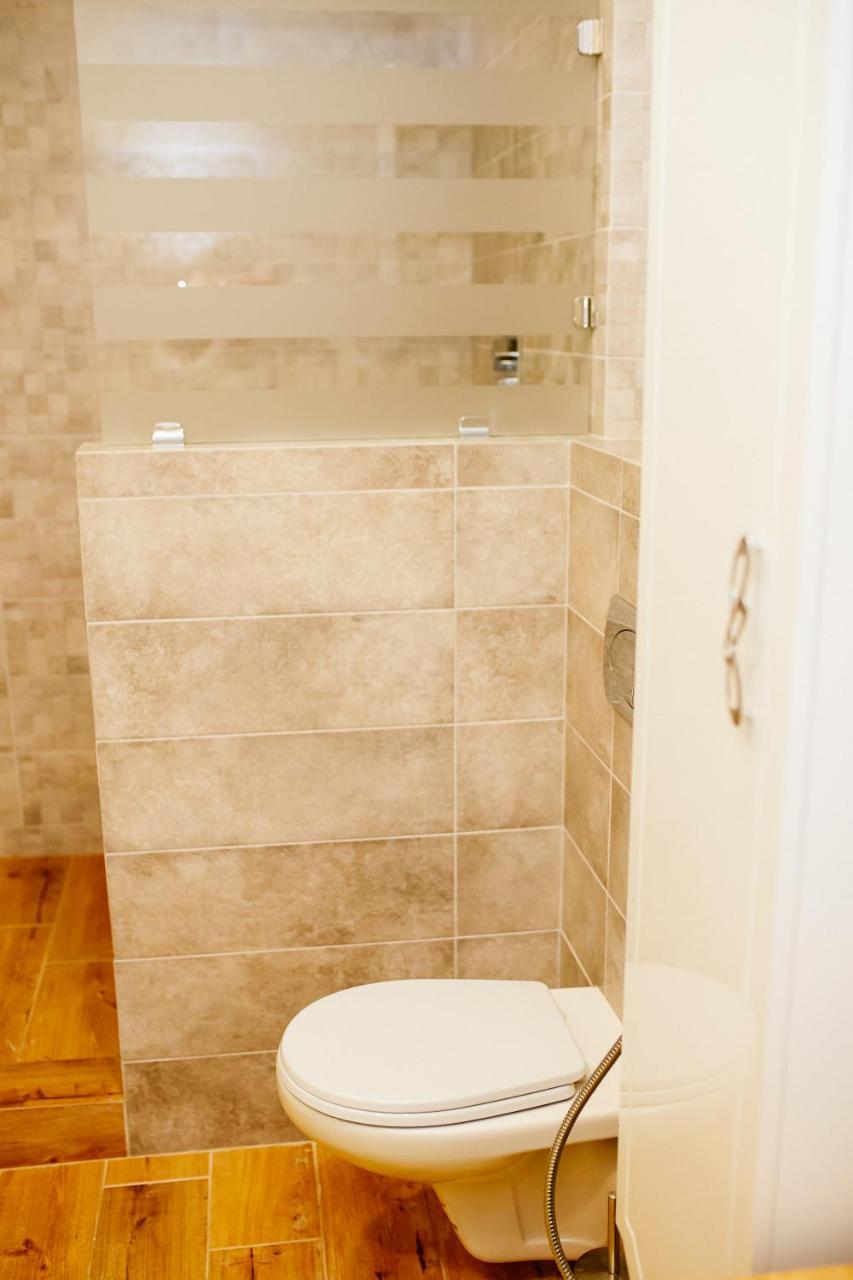 Семицвіт Apartment Лвив Екстериор снимка