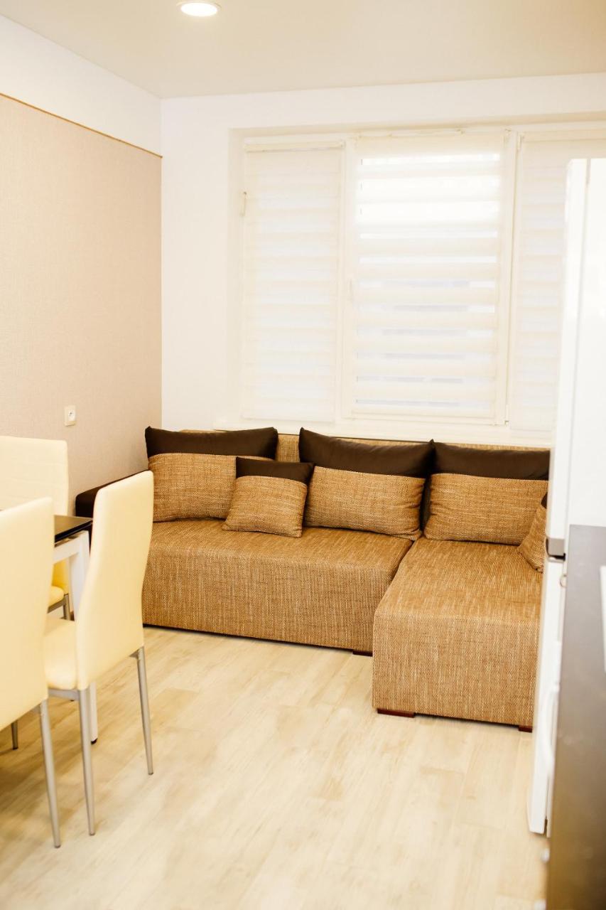 Семицвіт Apartment Лвив Екстериор снимка