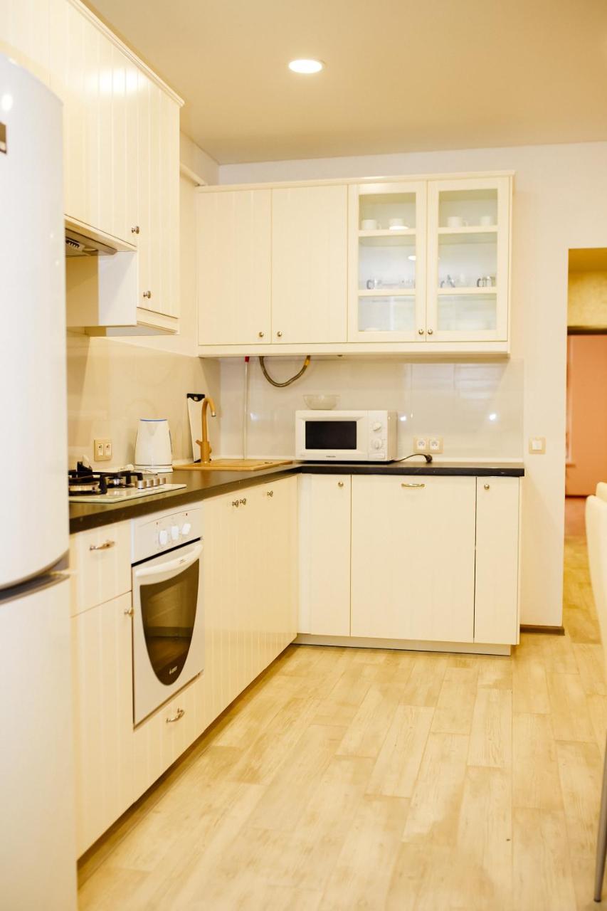 Семицвіт Apartment Лвив Екстериор снимка