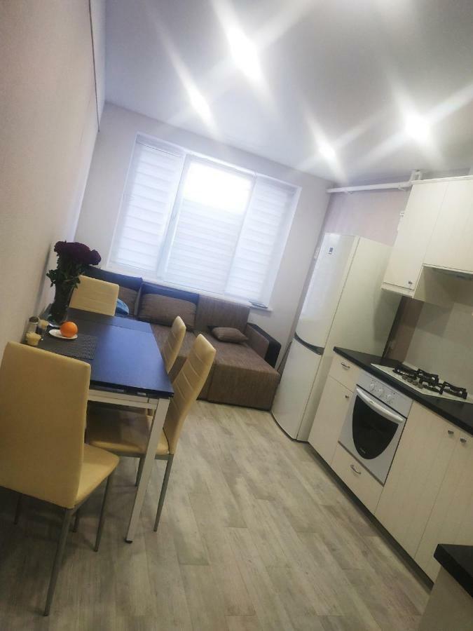 Семицвіт Apartment Лвив Екстериор снимка
